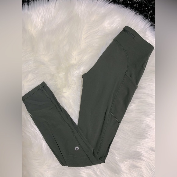 Size 4 Lululemon leggings - Picture 1 of 2